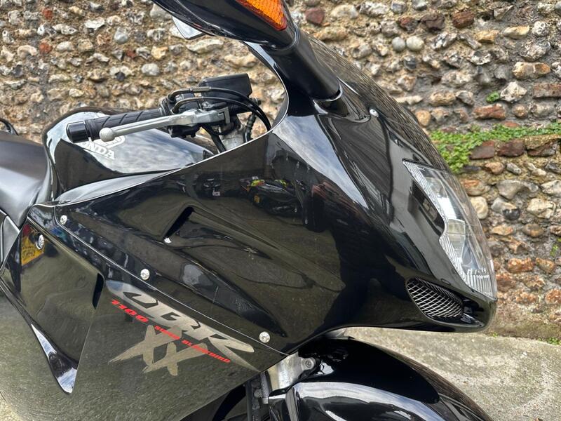 HONDA CBR1100XX Super Blackbird