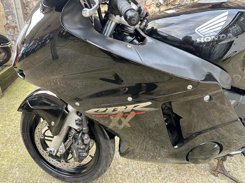 HONDA CBR1100XX Super Blackbird